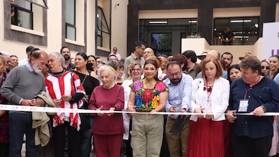 Clara Brugada inauguró la Utopía Elena Poniatowska en Coyoacán.