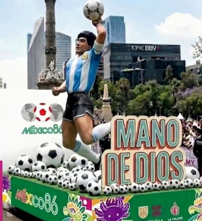 Para el Desfile Mundialista se prepara un carro en homenaje a Maradona y la 'Mano de Dios'. (Foto: Gobierno de México)