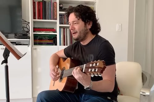 Arturo Chacón regala música por facebook