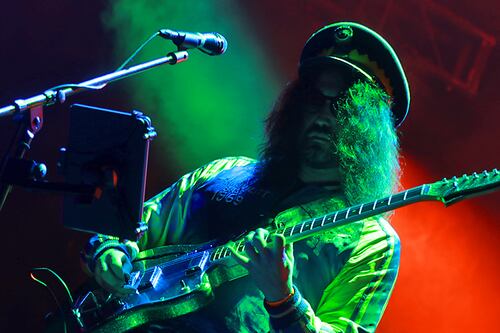 Una estampa de psicodelia, lluvia e Hipnosis desde las montañas