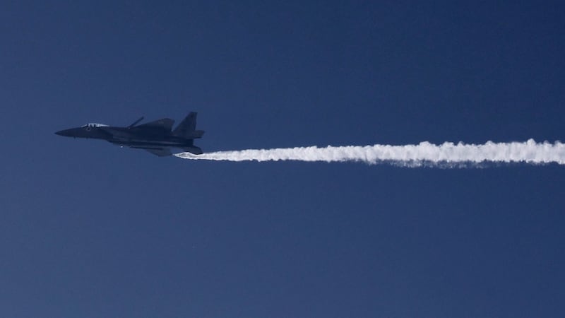 EU monta misión de rescate en Irán: Buscan 2 ocupantes de un avión de combate caza F-15 derribado