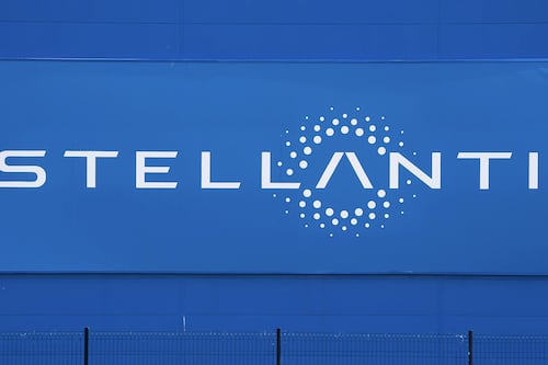 Stellantis se alía con Microsoft y ‘miran al futuro’: Ofrecerán ciberseguridad y servicios hechos con IA