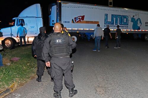 Los cadáveres llevan dos años en tráileres y seguirán ahí: exfuncionario