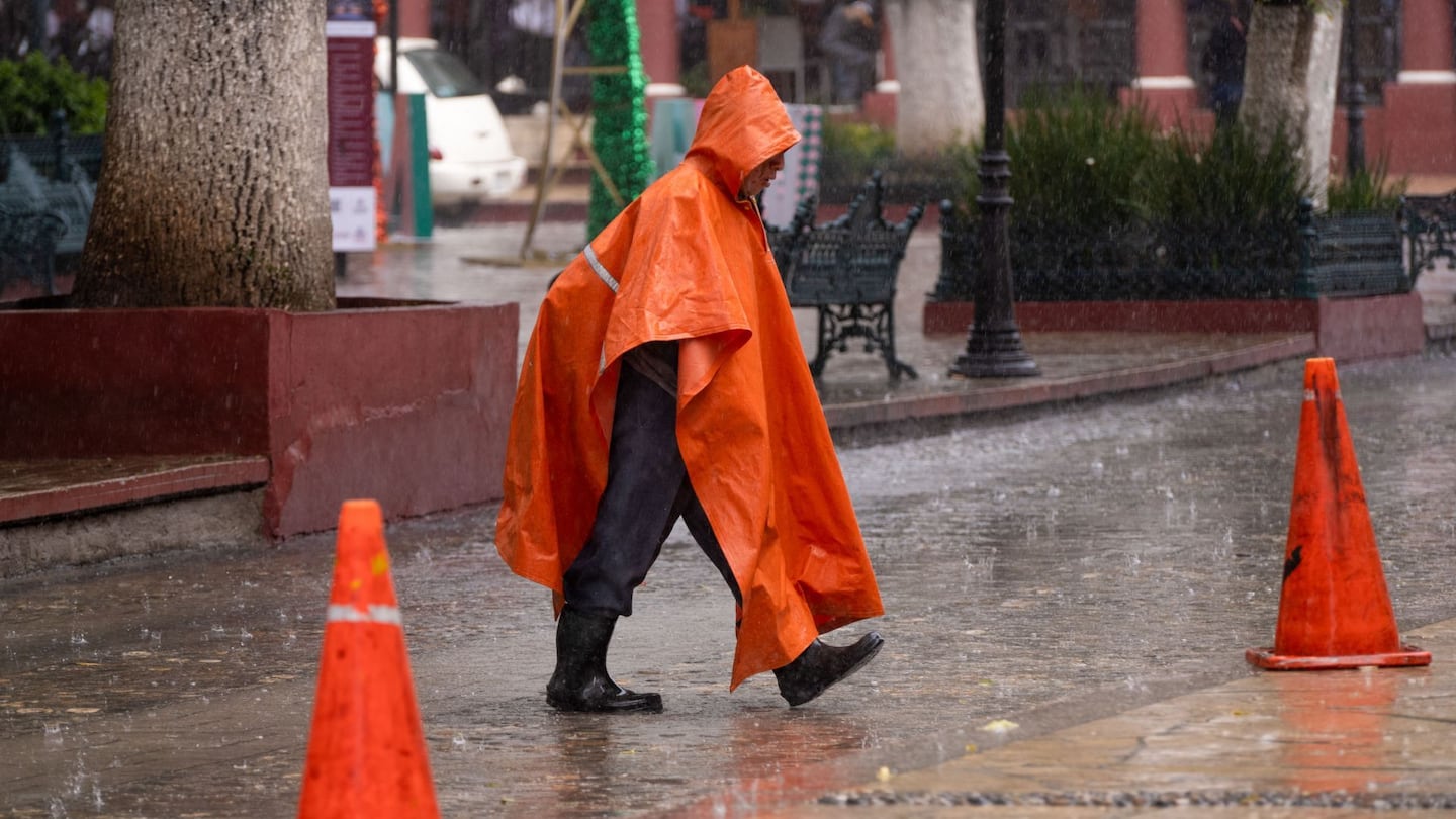 Frente frío provoca bajas temperaturas y ráfagas de viento en Ciudad de México