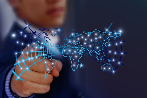 Entre hechos y anhelos: la brújula directiva