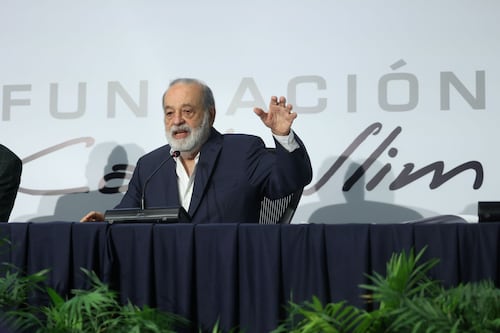 Carlos Slim saca la cartera: Anuncia inversión de 5 mil mdd en México para 2026