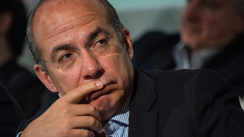 Felipe Calderón ‘reclama’ que su estatua fuera decapitada en Los Pinos: ‘Son unos miserables’