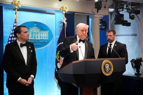 Imputan al presunto autor del tiroteo en gala de la Casa Blanca por intentar matar a Trump