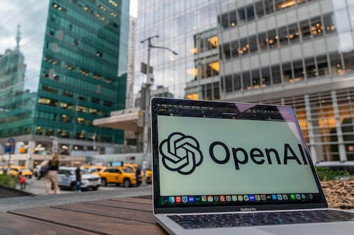 Gemini 3 ‘pone a temblar’ a OpenAI: Altman declara ‘código rojo’ para mejorar su IA