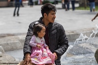 En México, ejercer la paternidad en solitario es un desafío