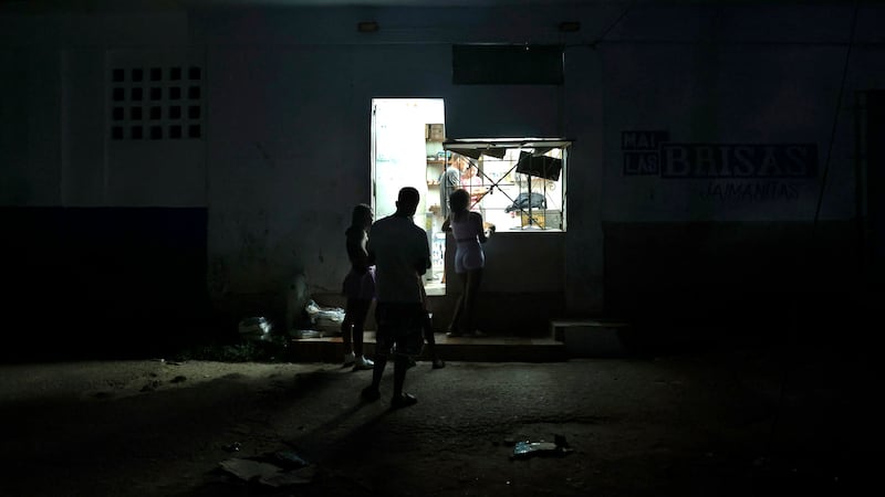 Bloqueo energético a Cuba: Van tres apagones generales en una semana