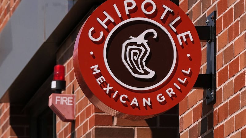 Chipotle retira chiles jalapeños por brote de salmonela