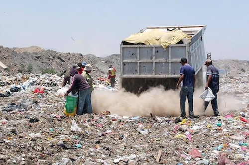 Sin lanzar puré: Ambientalistas de Atitalaquia logran cierre definitivo de basurero