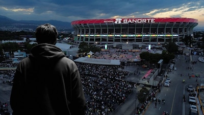 Se revelaron detalles acerca de la muerte del aficionado en el Estadio Banorte. (Foto: Cuartoscuro/ChatGPT)