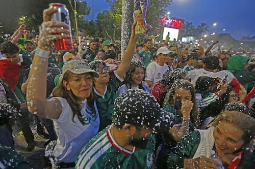 ‘Ley Seca es insuficiente’: ONGs piden medidas vs. el alcohol tras muertes en festejos del Mundial
