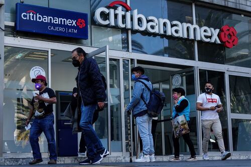¡Vivan las transacciones! ¿Abrirán los bancos este 15 y 16 de septiembre?