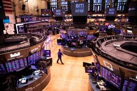 Wall Street cierra ‘tambaleante’ ante comentario de la Fed sobre objetivo de inflación