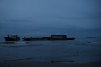 Derrame en playas de Veracruz llega a otros municipios; pescadores reclaman: ‘Está lleno de petróleo’