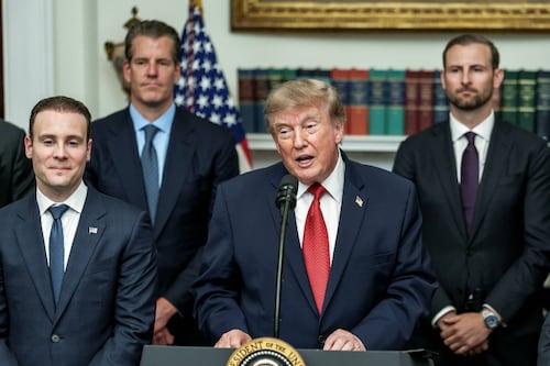 ‘Como en Venezuela’: Trump dice que no saldrá de Irán a menos que se quede con el petróleo