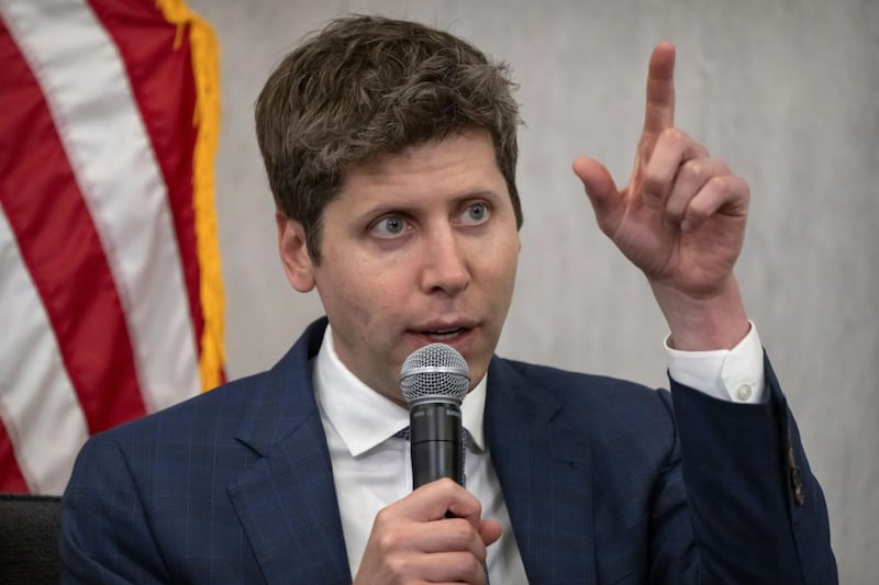 Arrestan a sospechoso de lanzar bomba molotov contra casa del director de OpenAI en California