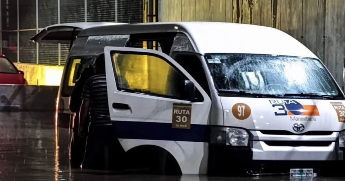 Mueren 6 pasajeros de una combi en Tultitlán: Quedaron atrapados en inundación - El Financiero