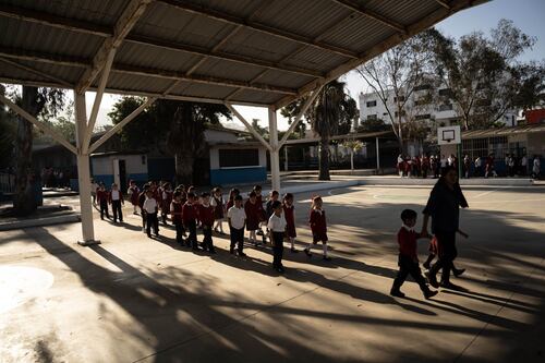 PAN aplica un ‘Bukele’ en Chihuahua: Prohíben enseñanza con lenguaje incluyente en escuelas