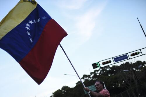 Cuba, dispuesta a ayudar en crisis política de Venezuela... si lo pide Maduro