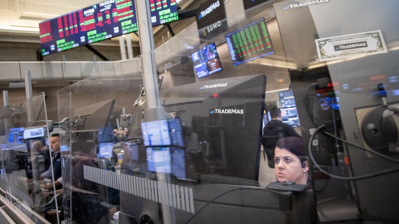 Wall Street cierra ‘tenso’ ante incertidumbre por efectos de la disputa comercial