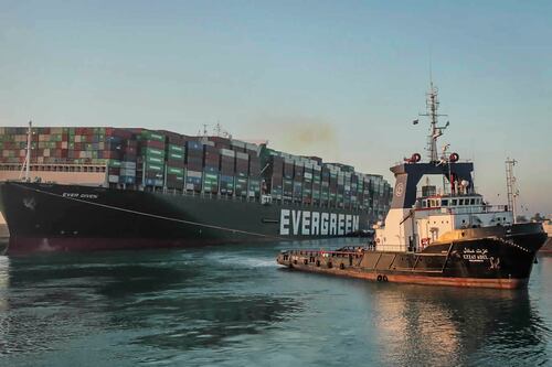 Comienza la investigación sobre el bloqueo del Canal de Suez