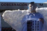 A un año del incendio que mató a 40 migrantes en Ciudad Juárez: ‘Ángeles Mensajeros’ protestan