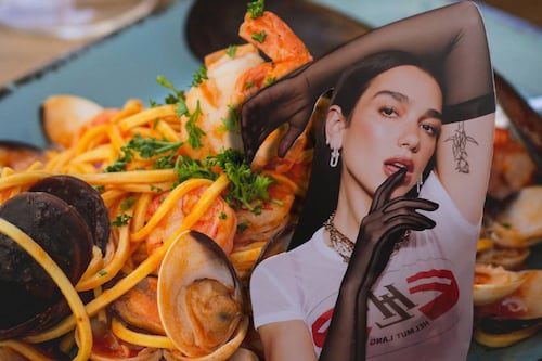 ‘Nos lo imaginamos en la playa’: Historia de Contramar, la marisquería Michelin donde come Dua Lipa