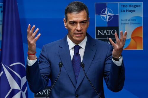 Un torrente de corrupción ahoga a los socialistas en España