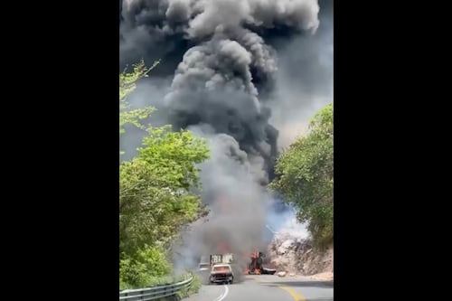 VIDEO: Explota pipa en carretera de Iguala–Cuernavaca; hay al menos 5 heridos y cierre total de la vía