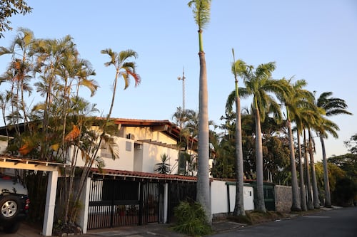 ¿Delcy Rodríguez se está vengando? Allanan casa de asistente de María Corina Machado