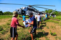 ‘Las despensas no alcanzan’: Personas afectadas por huracán ‘Otis’ necesitan víveres