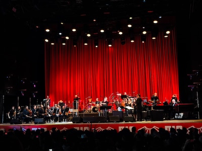 El músico estadounidense también cantó en español ‘La llorona’ y ‘Luz de luna’ durante su presentación en la Explanada de la Alhóndiga de Granaditas.
Foto: Nayeli Reyes Castro