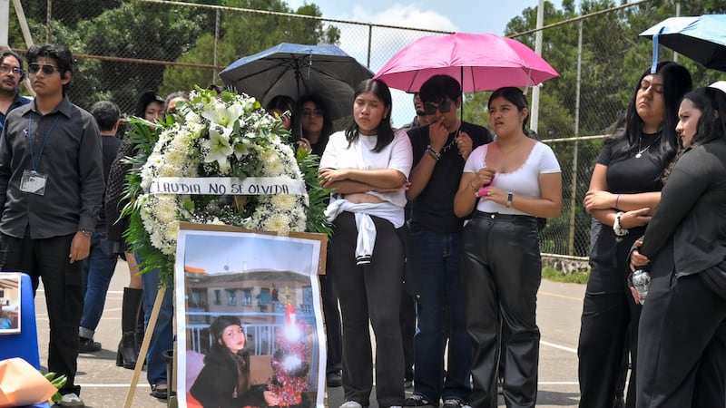 Alumnos de la UAEM exigen justicia tras feminicidio de Claudia Tacoronte
