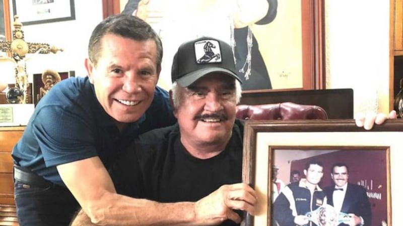 ‘Siempre serás el ‘Rey’, mi querido viejo’: Julio César Chávez se despide de Vicente Fernández