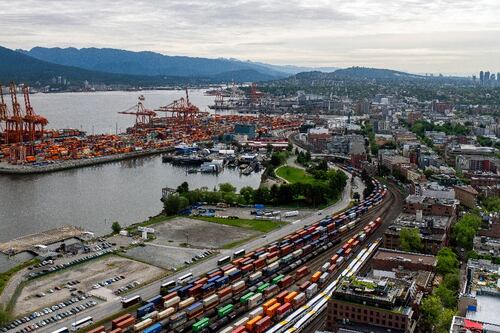 Economía de Canadá se contrae 1.6%; aranceles de Trump ‘aplastan’ exportaciones