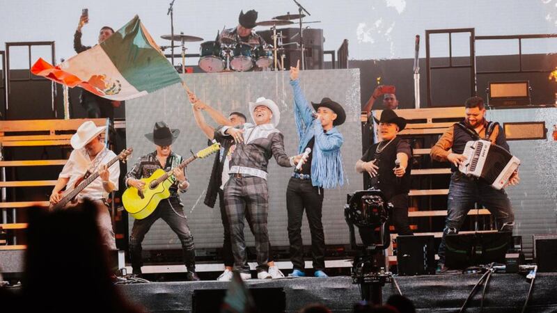 Grupo Firme: Más de 100 mil fans colapsan página de venta de boletos; Eduin Caz se disculpa