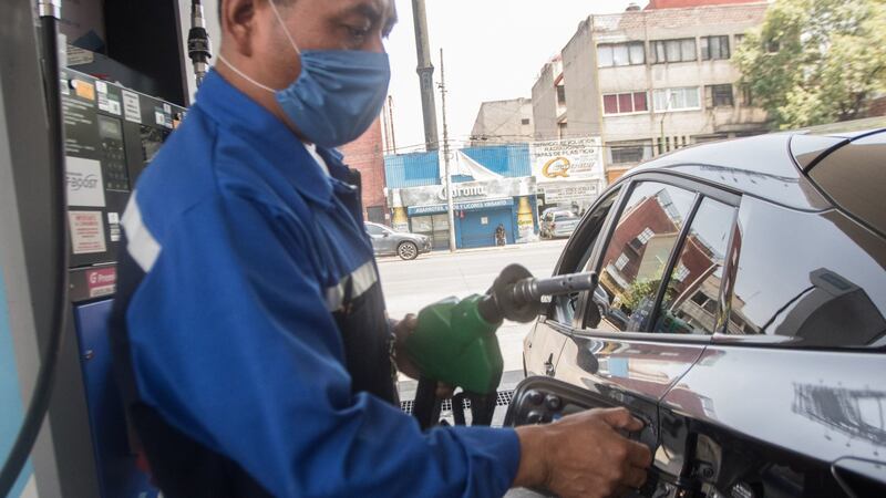 ¿Vas a cargar gasolina? Estas son las razones detrás del alza de precios