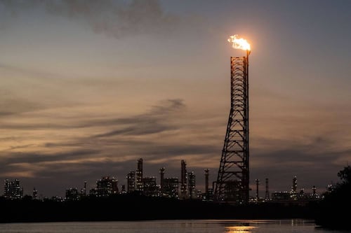 Pemex rompe racha: refinación de crudo cae por debajo del millón de barriles diarios en mayo