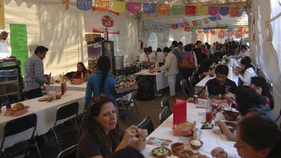 Festejar el Grito será 17% más caro este año para las familias mexicanas (Foto: FRANCISCO RODRÍGUEZ/CUARTOSCURO)