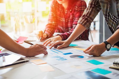 Las encuestas, al paredón