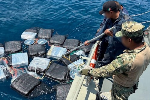‘Sorprenden’ embarcación que ocultaba una tonelada de cocaína en Chiapas; 6 extranjeros fueron detenidos