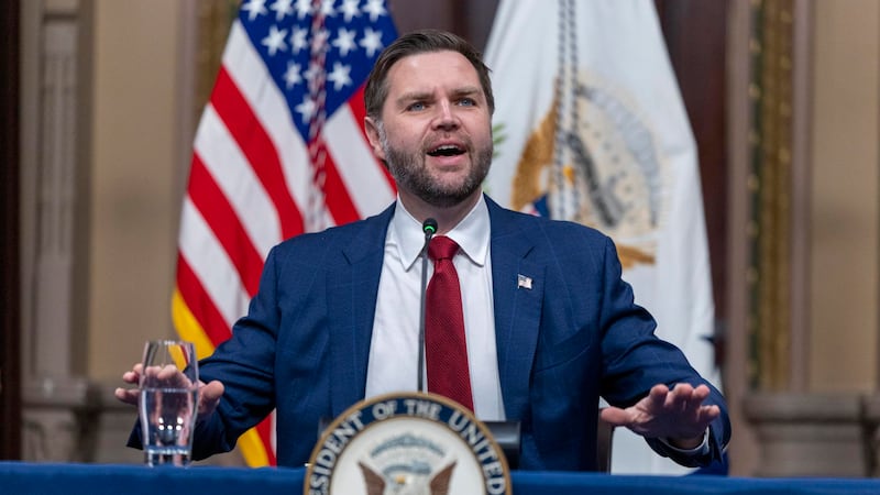 ‘La tiraron a la basura’: J.D. Vance dice que la primera propuesta de paz de Irán se redactó con ChatGPT