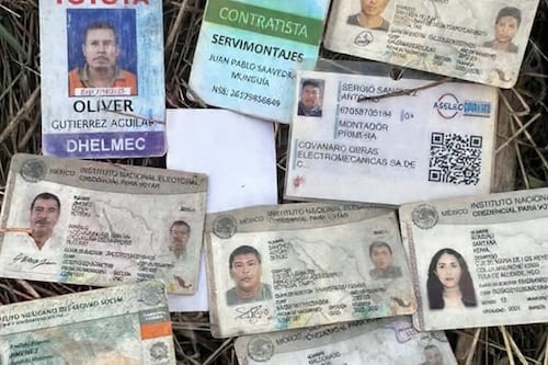 Hallan tiradas credenciales y tarjetas bancarias de al menos 14 personas en carretera del norte