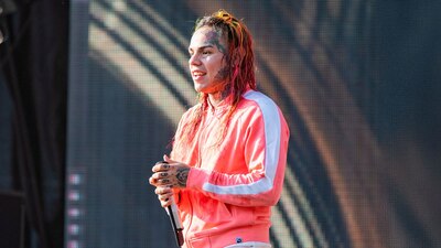 6ix9ine fue condenado a 3 meses en prisión por violar su libertad condicional. (Foto: Shutterstock)
