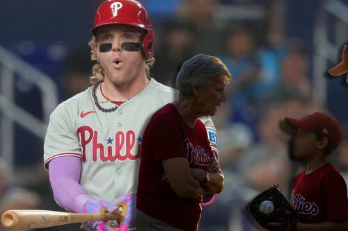 VIDEO: ¿Quién es la ‘Karen de Filadelfia’? Mujer quita pelota a niño cumpleañero en juego de Grandes Ligas