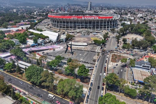 Manifestantes llegan a Periférico Sur previo a inauguración del Estadio Banorte para el México vs Portugal